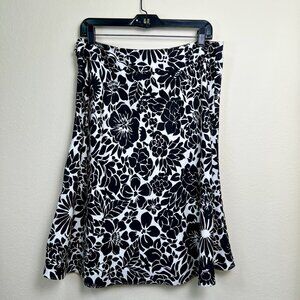 ANN TAYLOR Black & White Floral Print Skirt With Side Button Details Size 10